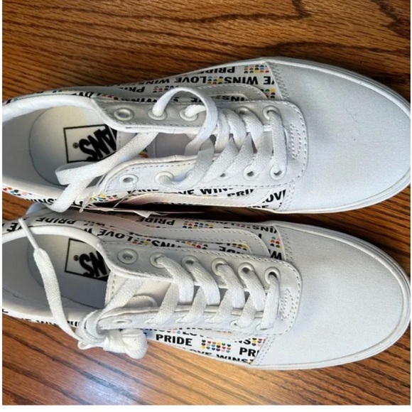 Vans - Picture 3 of 6